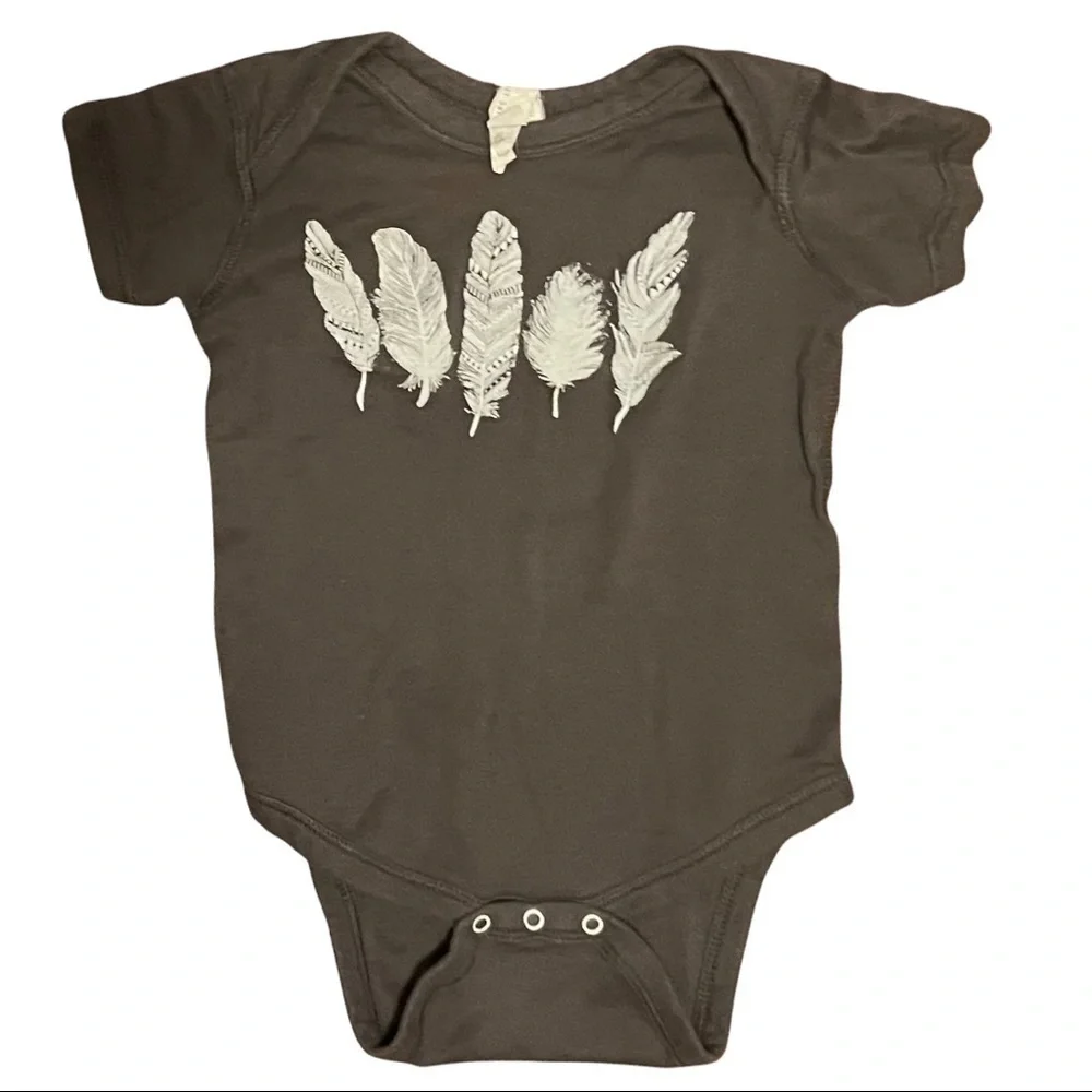 𝅺Rabbit Skins Onesie Size 18M